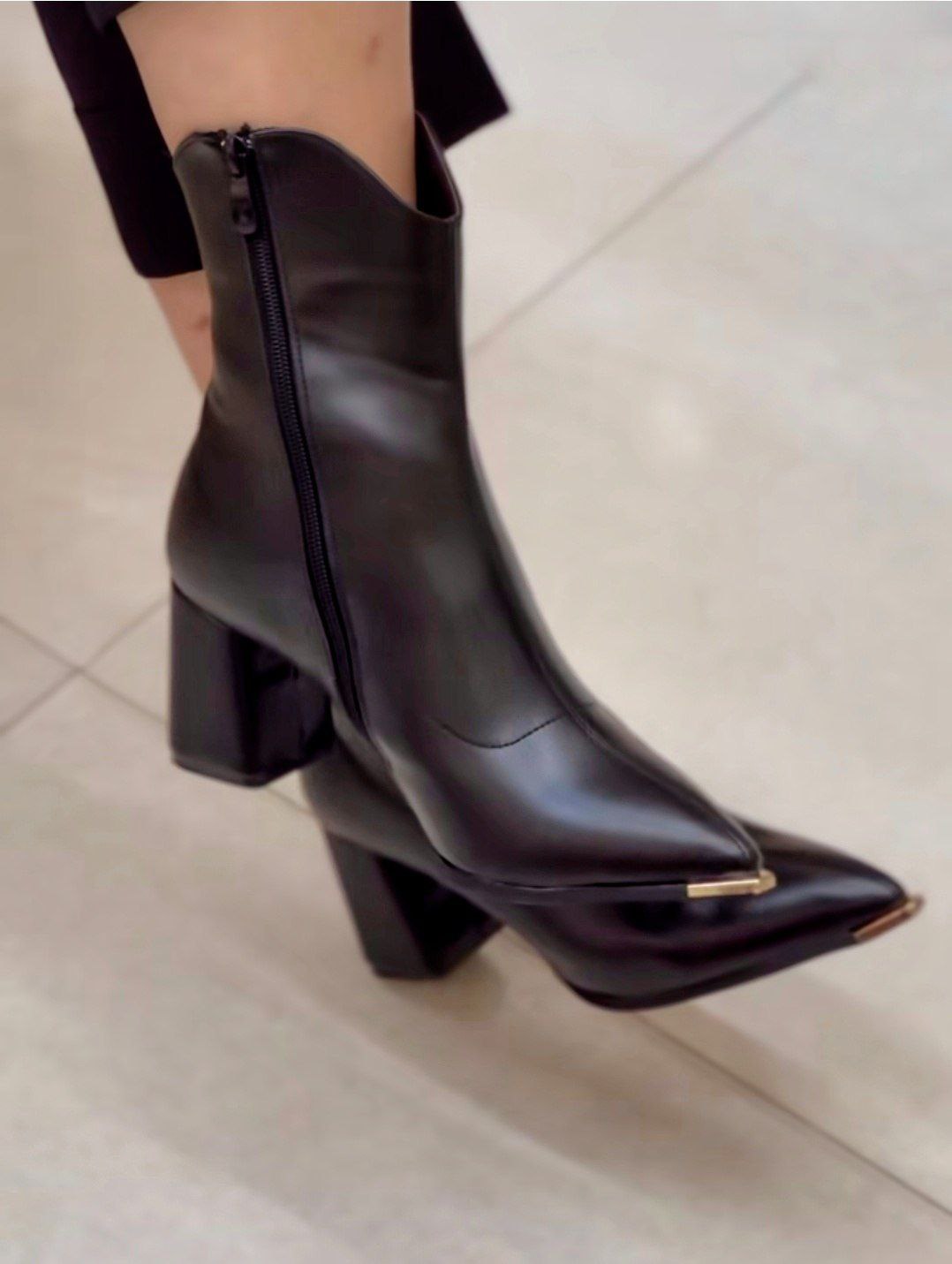 نیم بوت کلاسیک پاشنه ۷ سانت طرح جدید ترند ۲۰۲۶