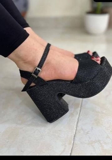 صندل  فشن  لژدار   پاشنه 10 سانت  دور مچی جنس نگینی لمه فوق لاکچری